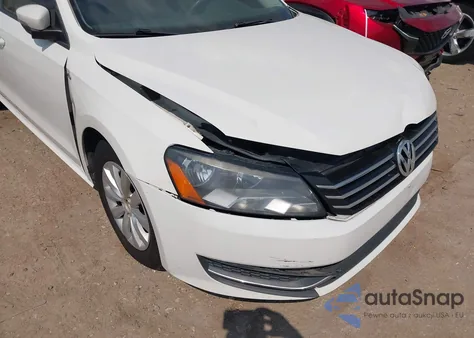 2013 Volkswagen Passat 2.5L Wolfsburg Edition z USA, uszkodzony, nr VIN 1VWAH7A38DC141947